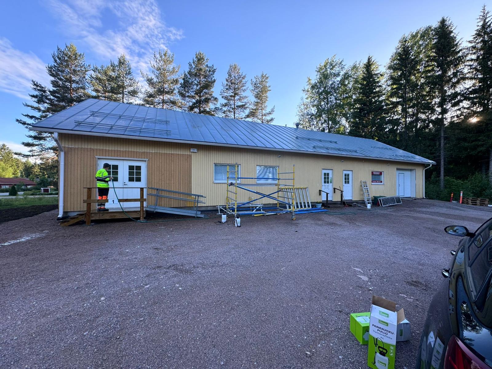 Keltainen talo ennen maalausta